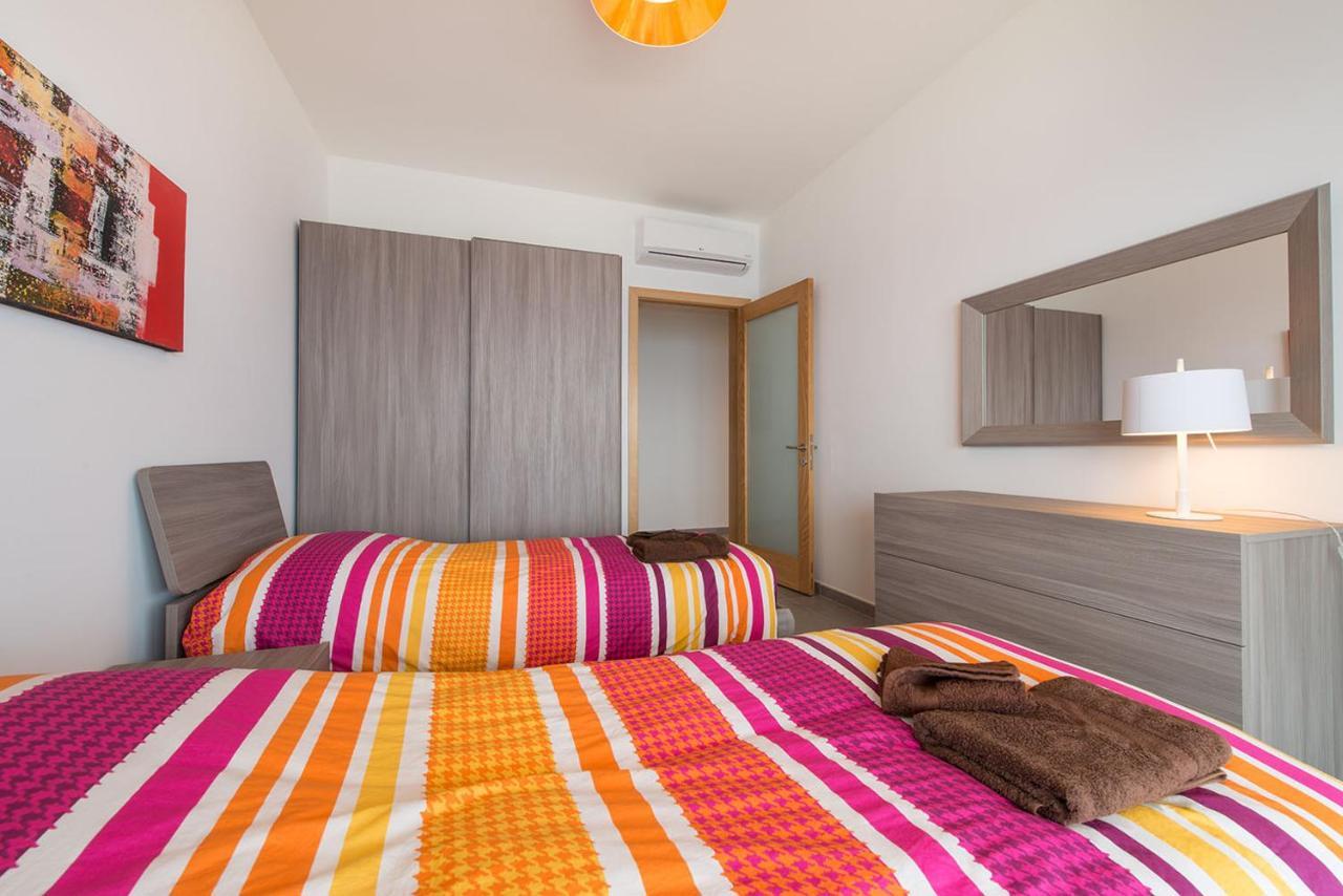 Seafront Luxury Apartment With Pool Сліма Екстер'єр фото