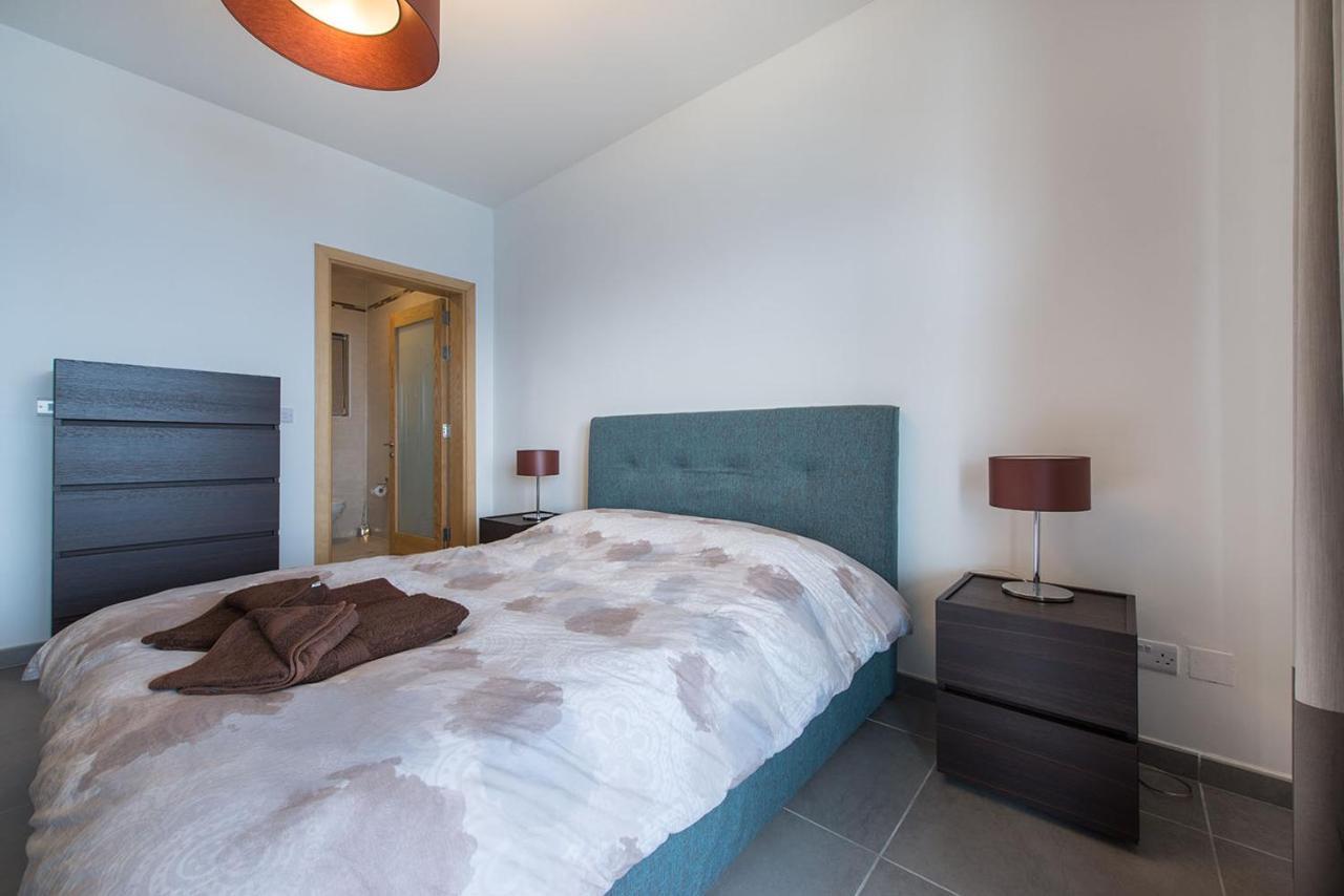 Seafront Luxury Apartment With Pool Сліма Екстер'єр фото