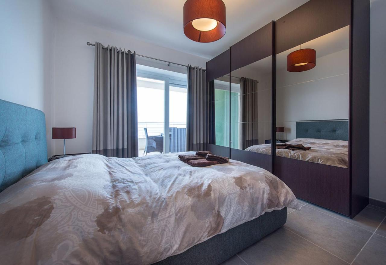 Seafront Luxury Apartment With Pool Сліма Екстер'єр фото
