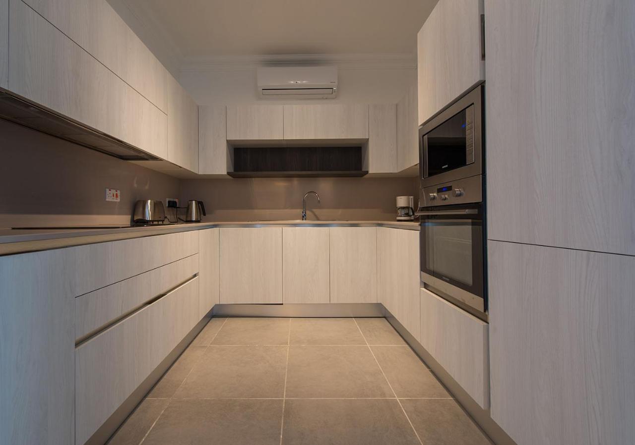 Seafront Luxury Apartment With Pool Сліма Екстер'єр фото
